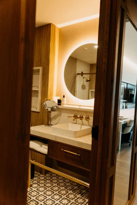 071725 AH Post Ambiance 4